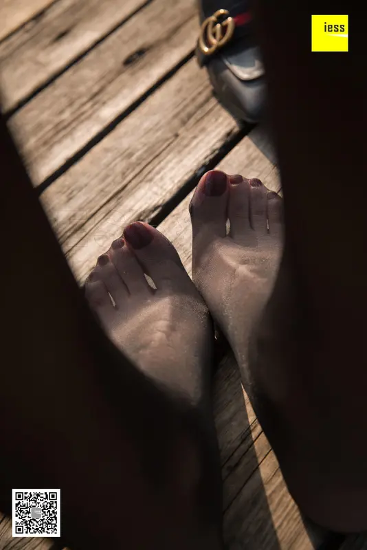 [IESS异思趣向] 2018.12.28 丝享家390:《被风吹乱的裙摆》紫紫 - IESS